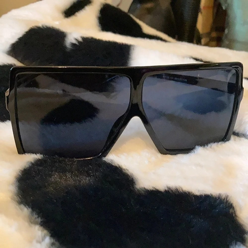 Sunglasses - Picture 1 of 3